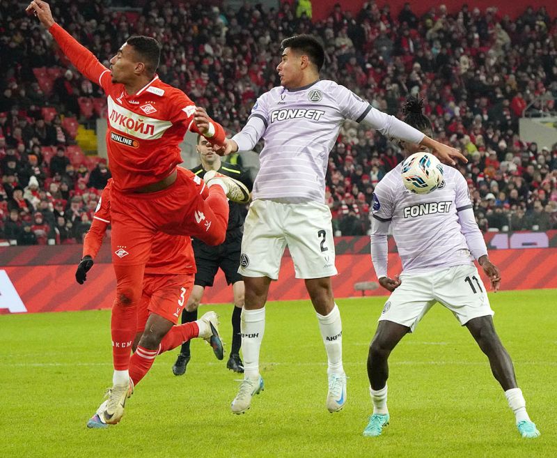 Спартак подобрался к конкурентам. Фоторепортаж с матча с Акроном