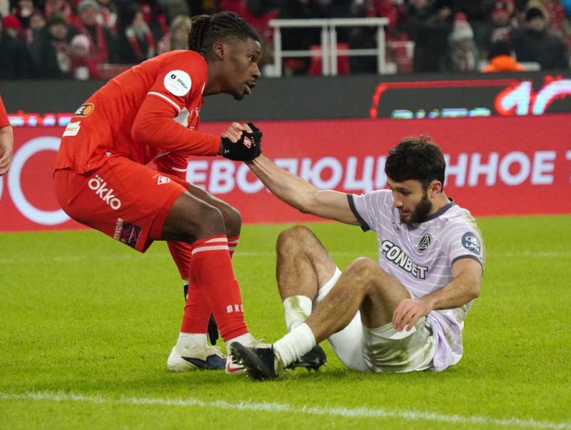 Спартак подобрался к конкурентам. Фоторепортаж с матча с Акроном