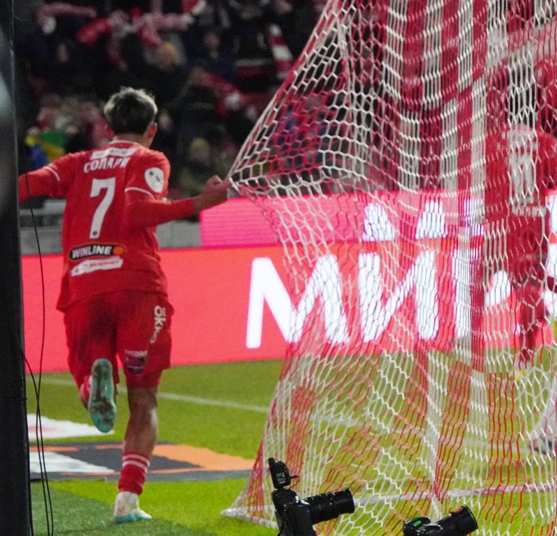 Спартак подобрался к конкурентам. Фоторепортаж с матча с Акроном