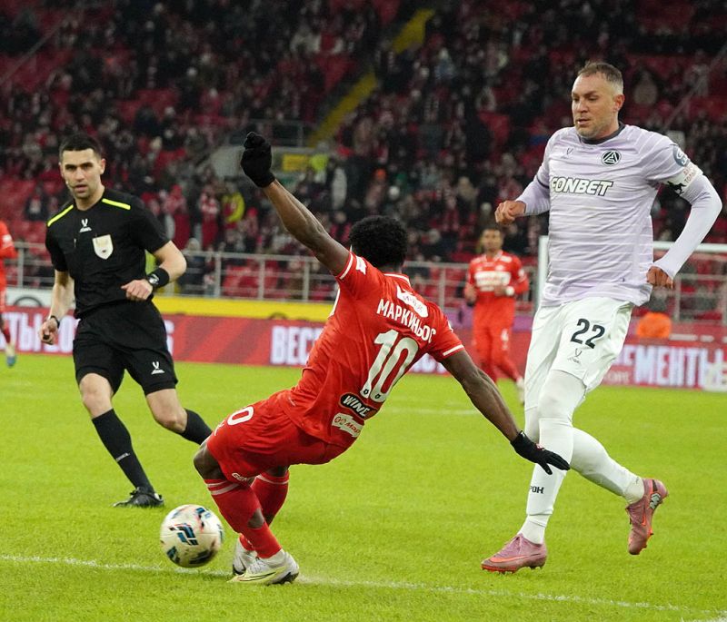 Спартак подобрался к конкурентам. Фоторепортаж с матча с Акроном