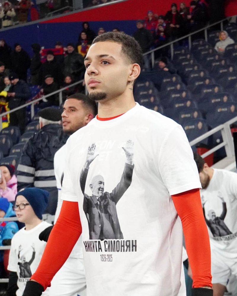 Агент полузащитника ЦСКА Алвеса опроверг информацию о конфликте игрока с Челестини: «Это фейк!»