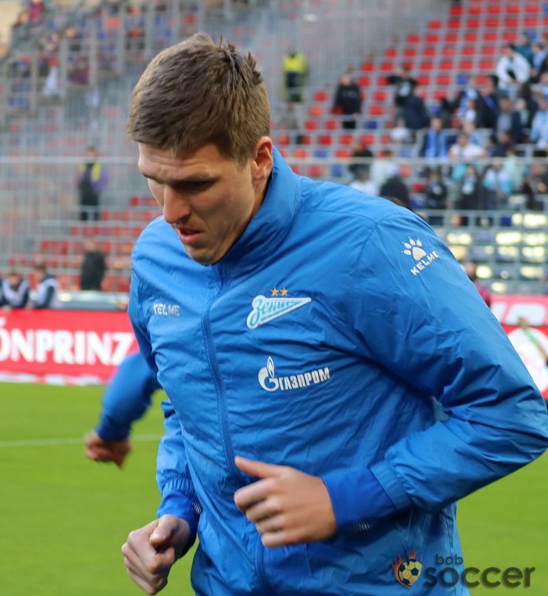 Соболев ответил на критику Аршавину и объяснил, почему хромает на левую ногу Соболев ответил на критику Аршавину и объяснил, почему хромает на левую ногу