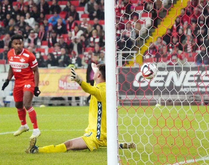 Спартак обыграл Динамо, но голов не хватило. Фоторепортаж с московского дерби