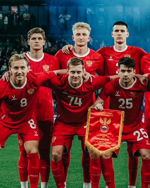 Спартак отпустил сборников. Набралось не так много - шестеро. Бывало больше.