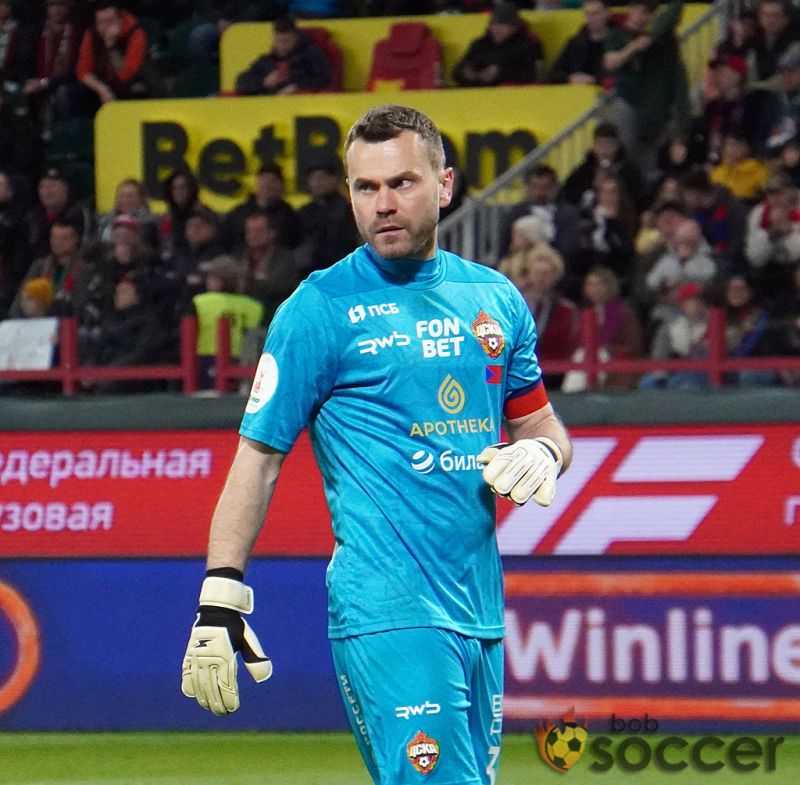 Хиддинк - Акинфееву: Ты можешь играть до 50 лет