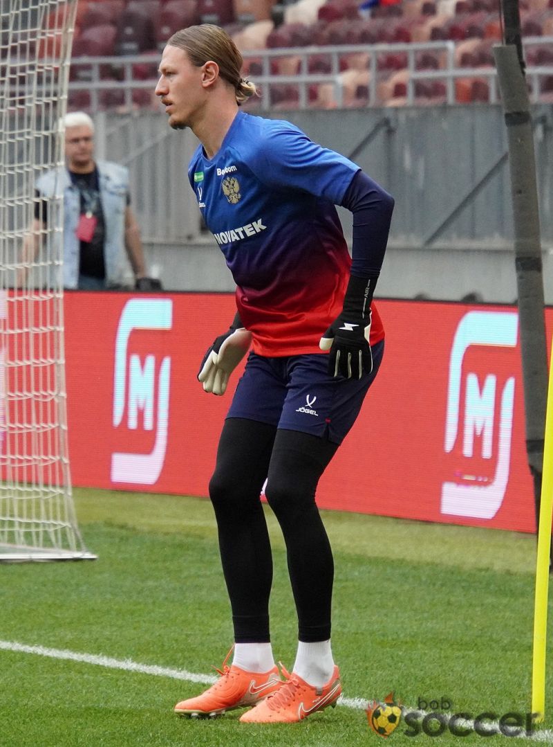 От сомнений к вере: Сафонов покоряет Европу