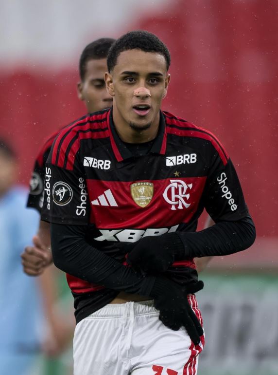 Источник: ЦСКА проявляет интерес к 18-летнему бразильскому вингеру «Фламенго» Райану Роберто