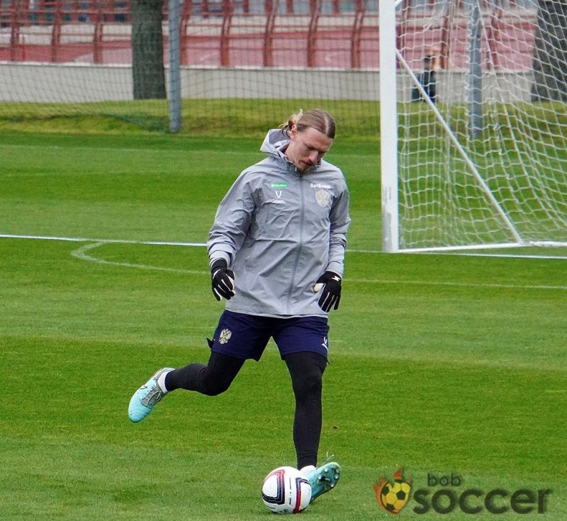 L’Équipe отправляет Сафонова в запас: Шевалье — в старте на матч с «Нантом» 